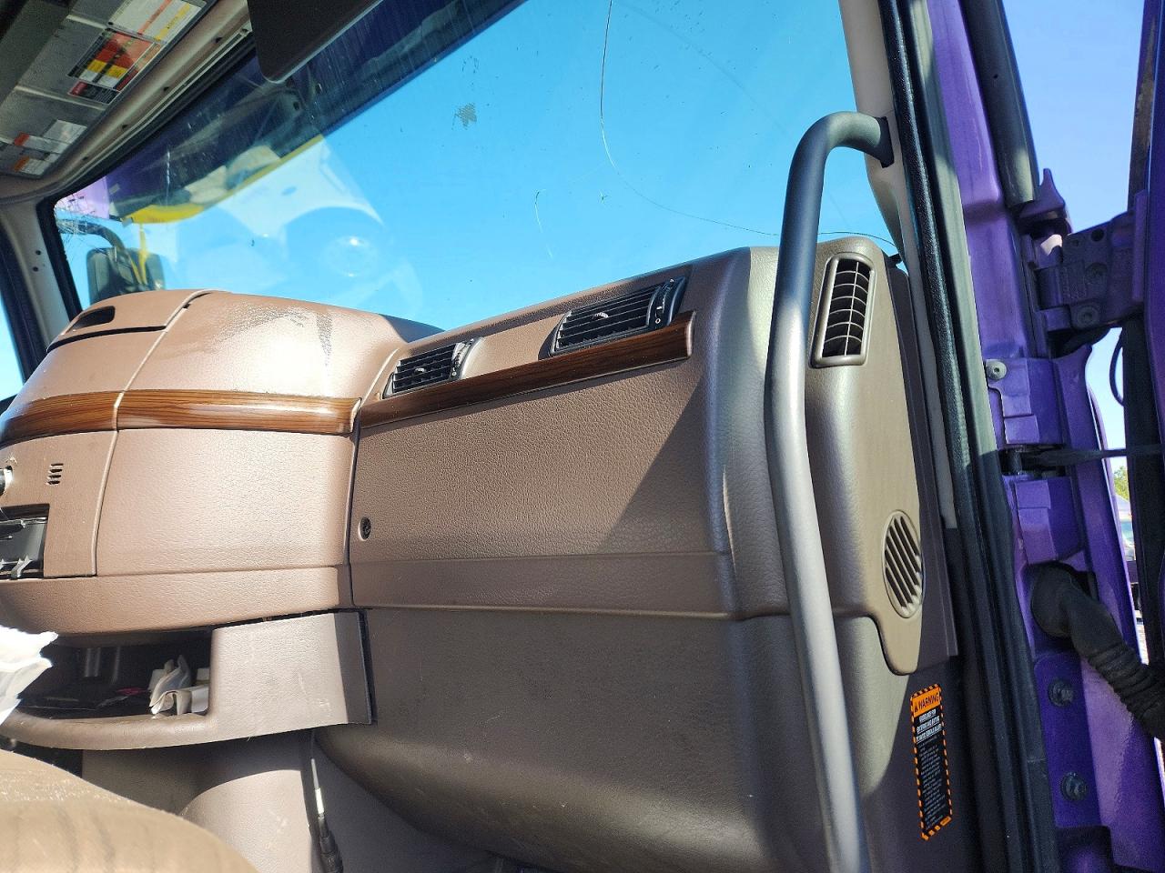 2015 VOLVO VN