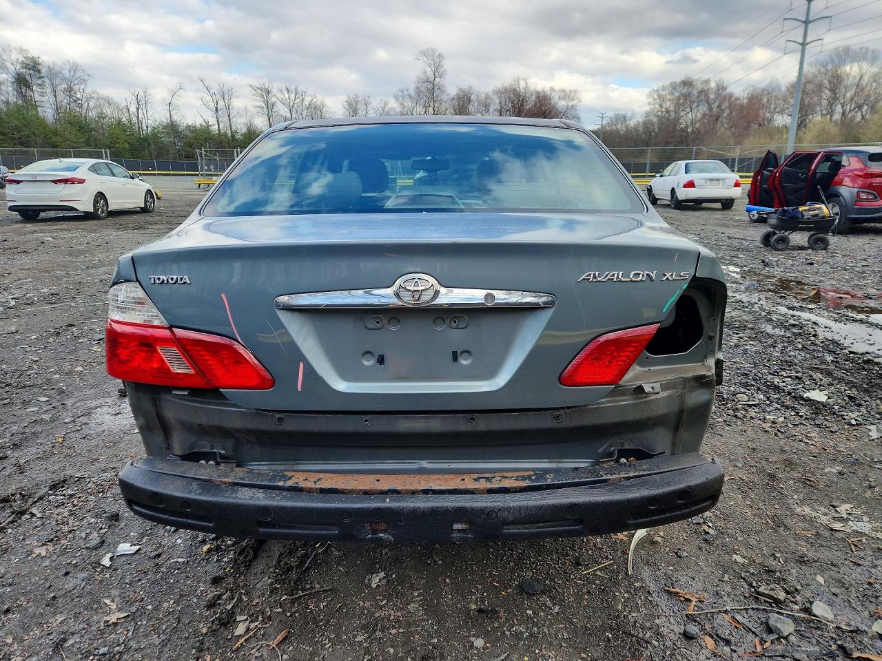 2004 TOYOTA AVALON