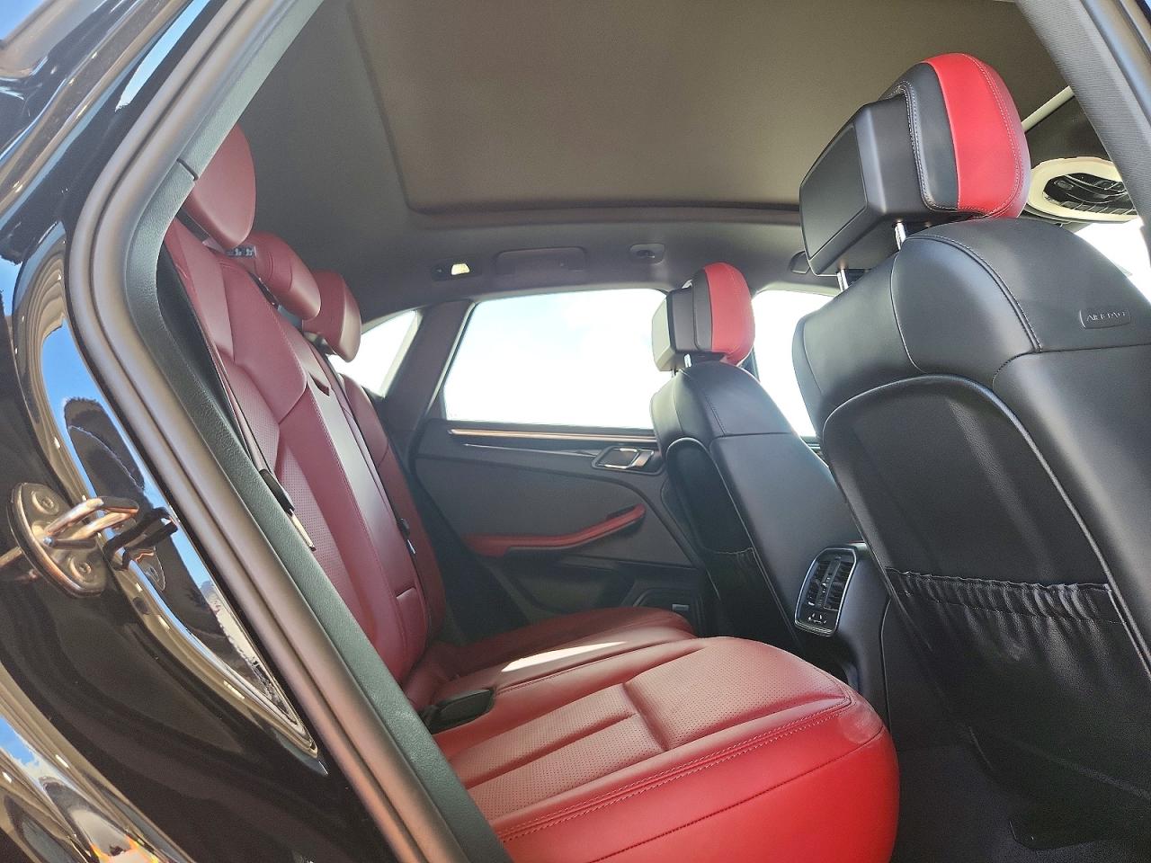 2023 PORSCHE MACAN