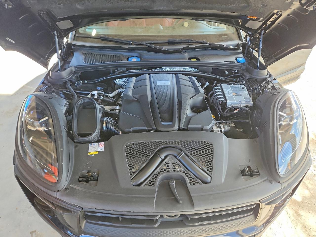 2023 PORSCHE MACAN
