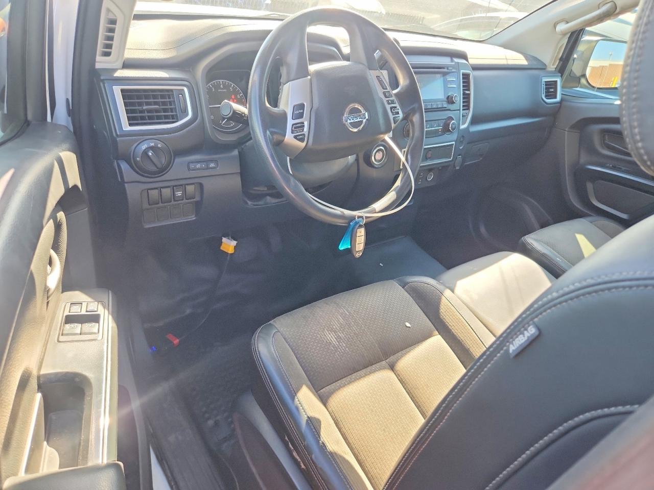 2017 NISSAN TITAN