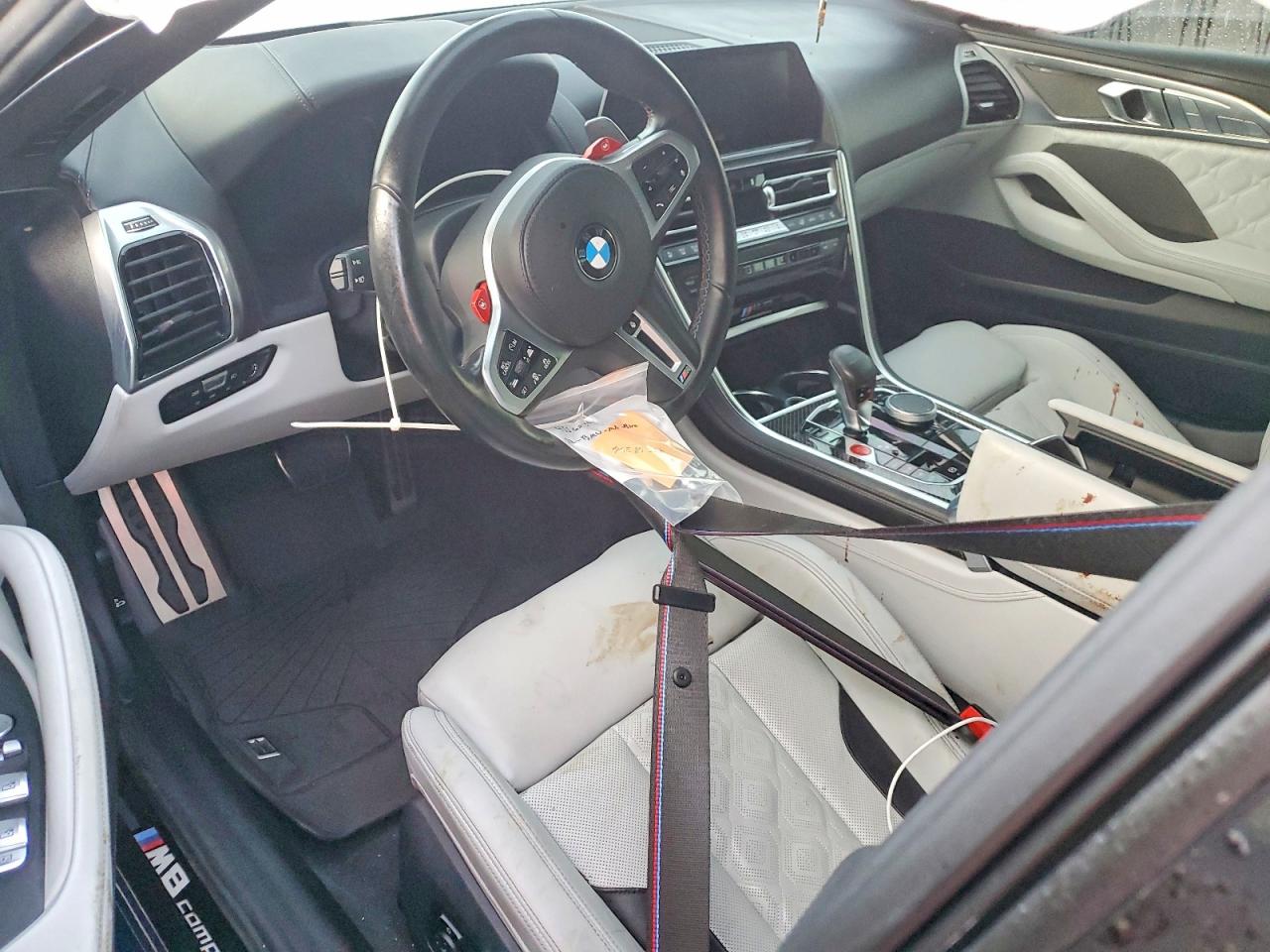 2022 BMW M8