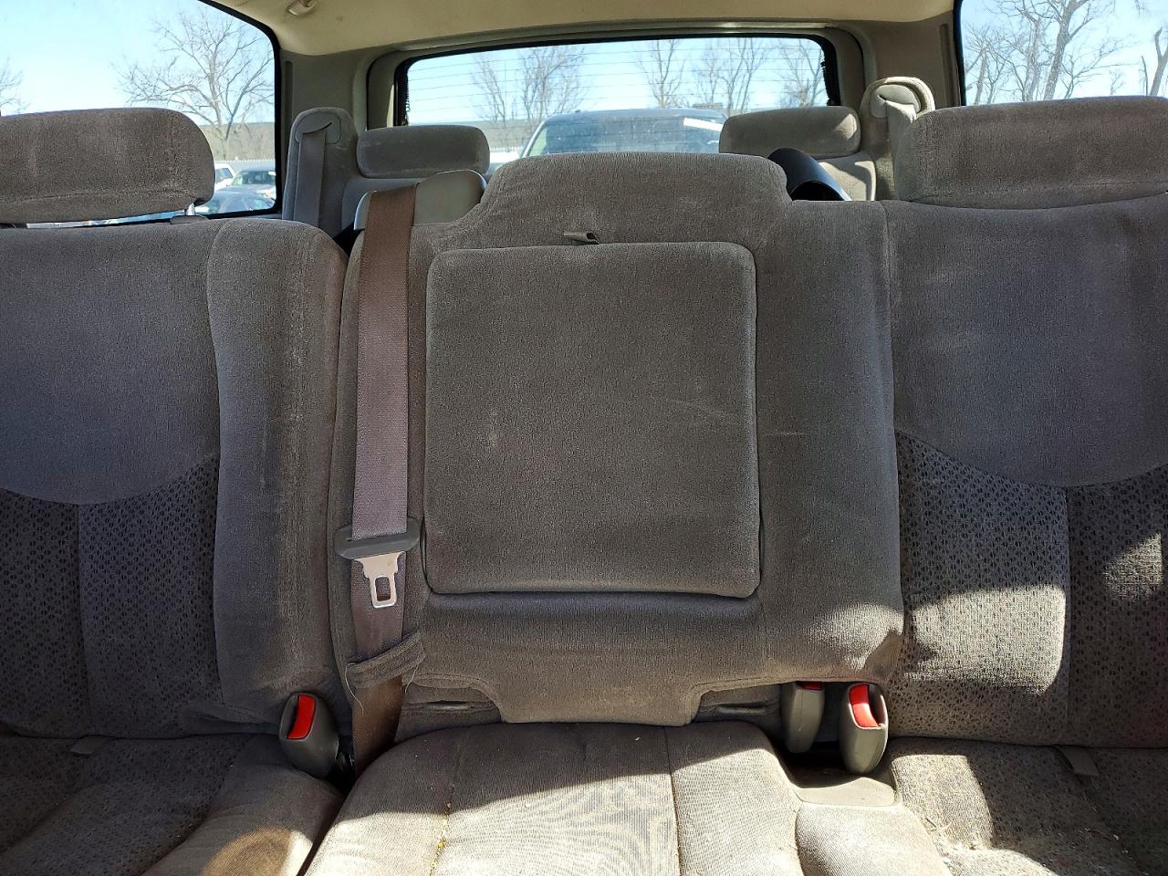 2004 CHEVROLET SUBURBAN