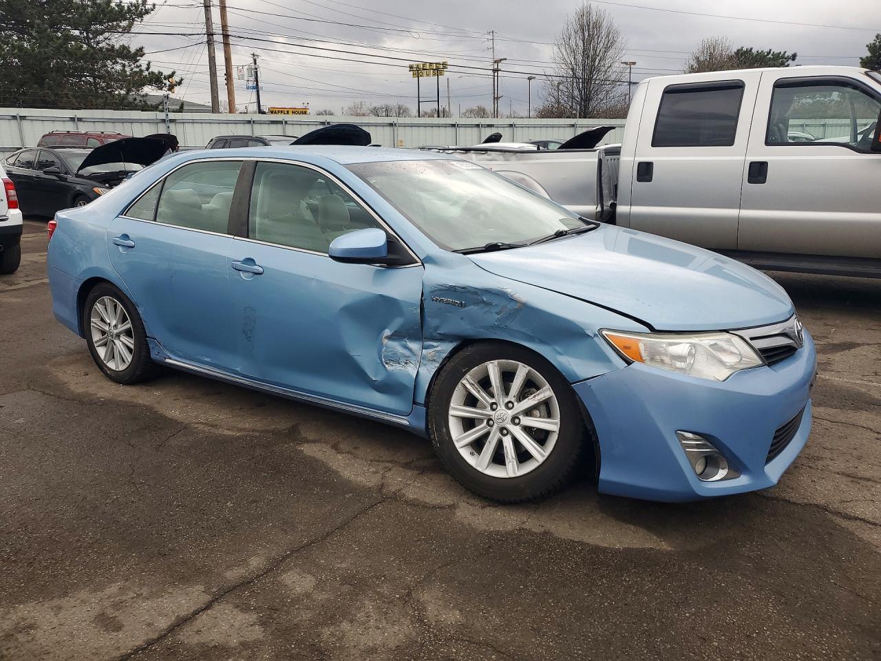 2013 TOYOTA CAMRY SOLA