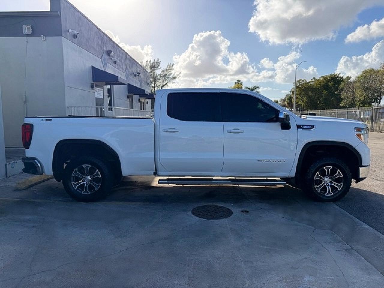 2021 GMC SIERRA