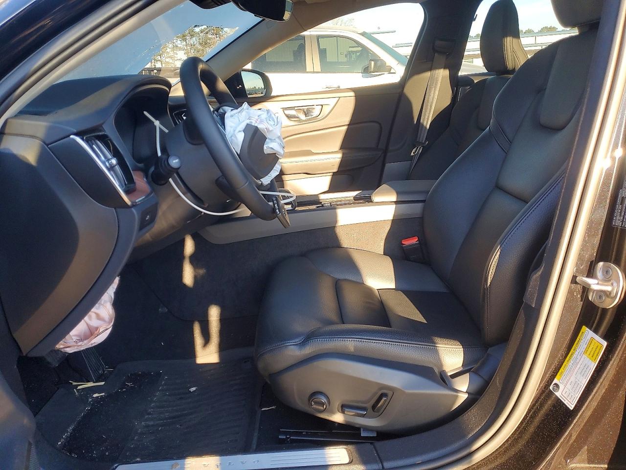 2025 VOLVO S60