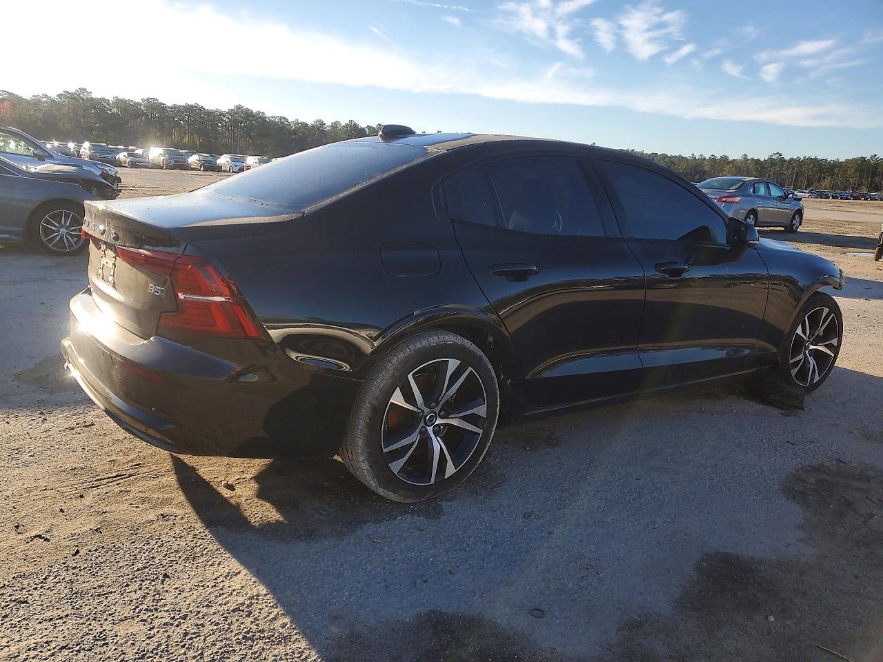 2025 VOLVO S60
