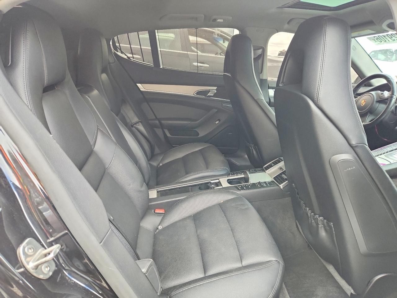 2016 PORSCHE PANAMERA