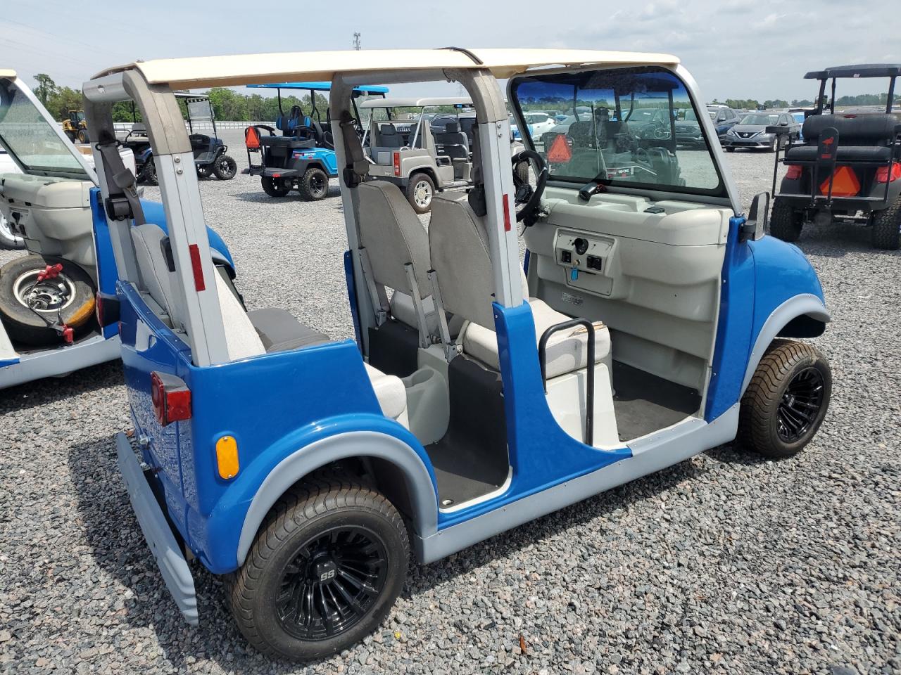 2010 GOLF CART 2 CLUB CAR