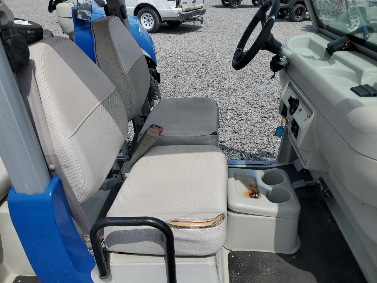 2010 GOLF CART 2 CLUB CAR