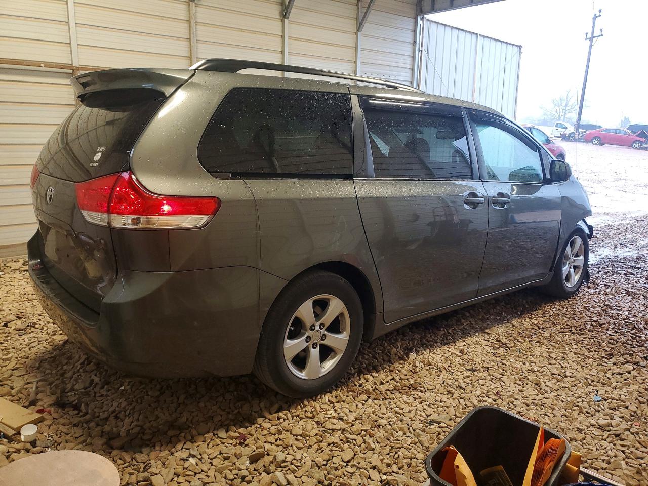 2011 TOYOTA SIENNA