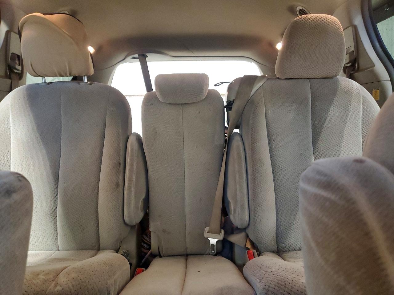 2011 TOYOTA SIENNA