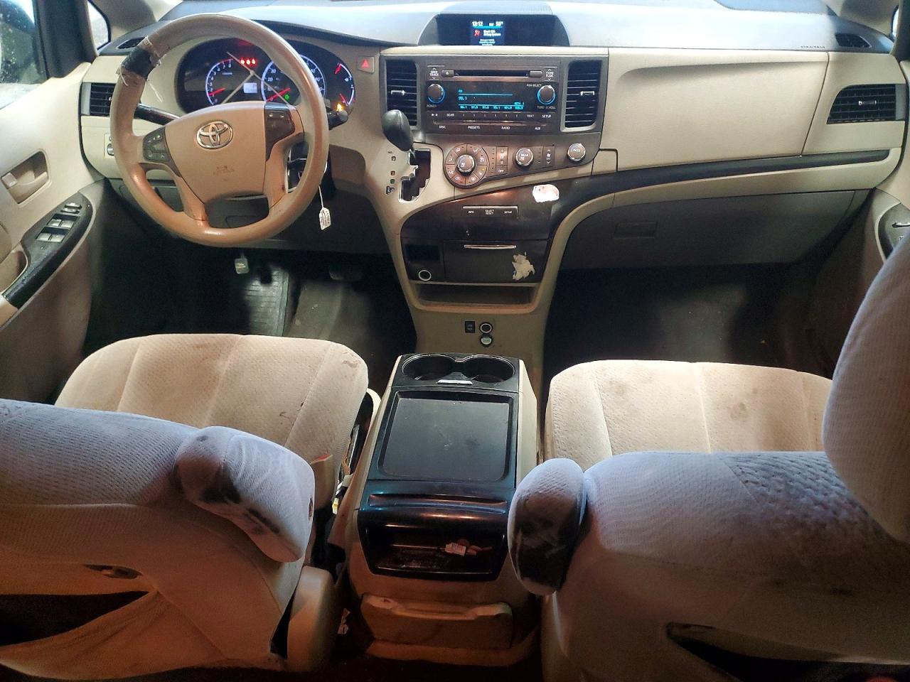2011 TOYOTA SIENNA