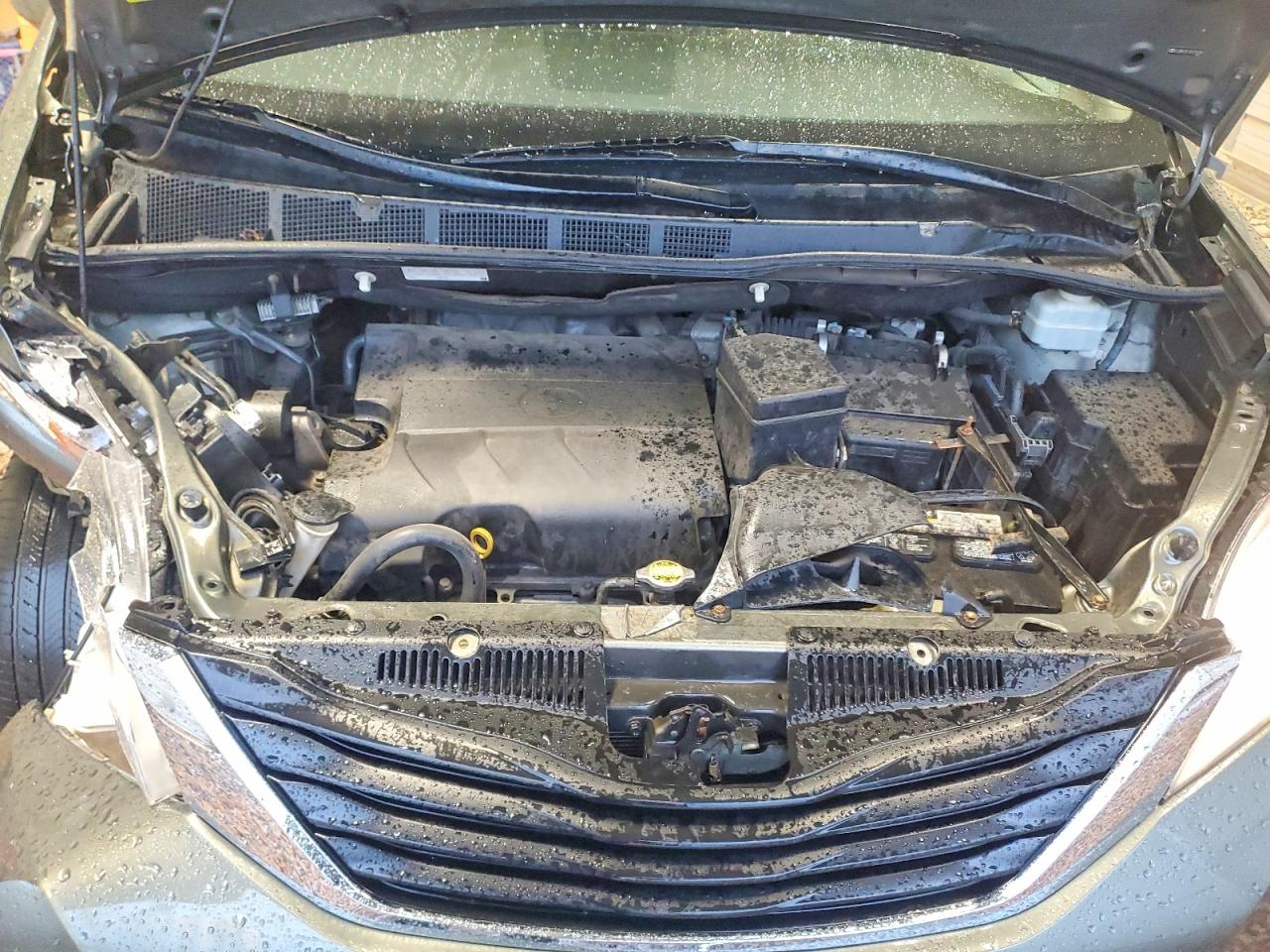 2011 TOYOTA SIENNA