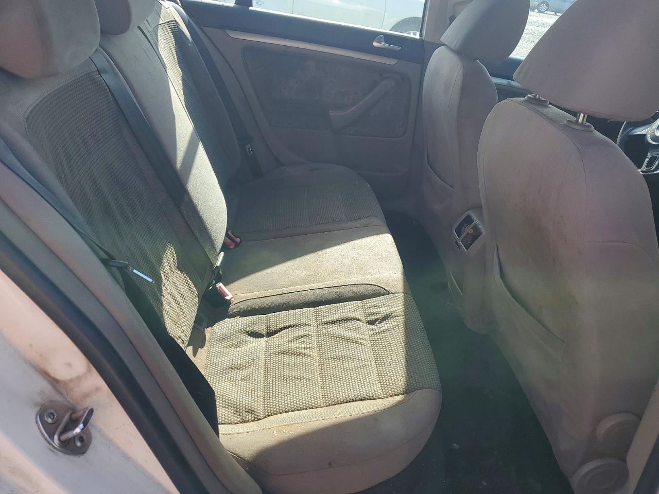 2010 VOLKSWAGEN JETTA