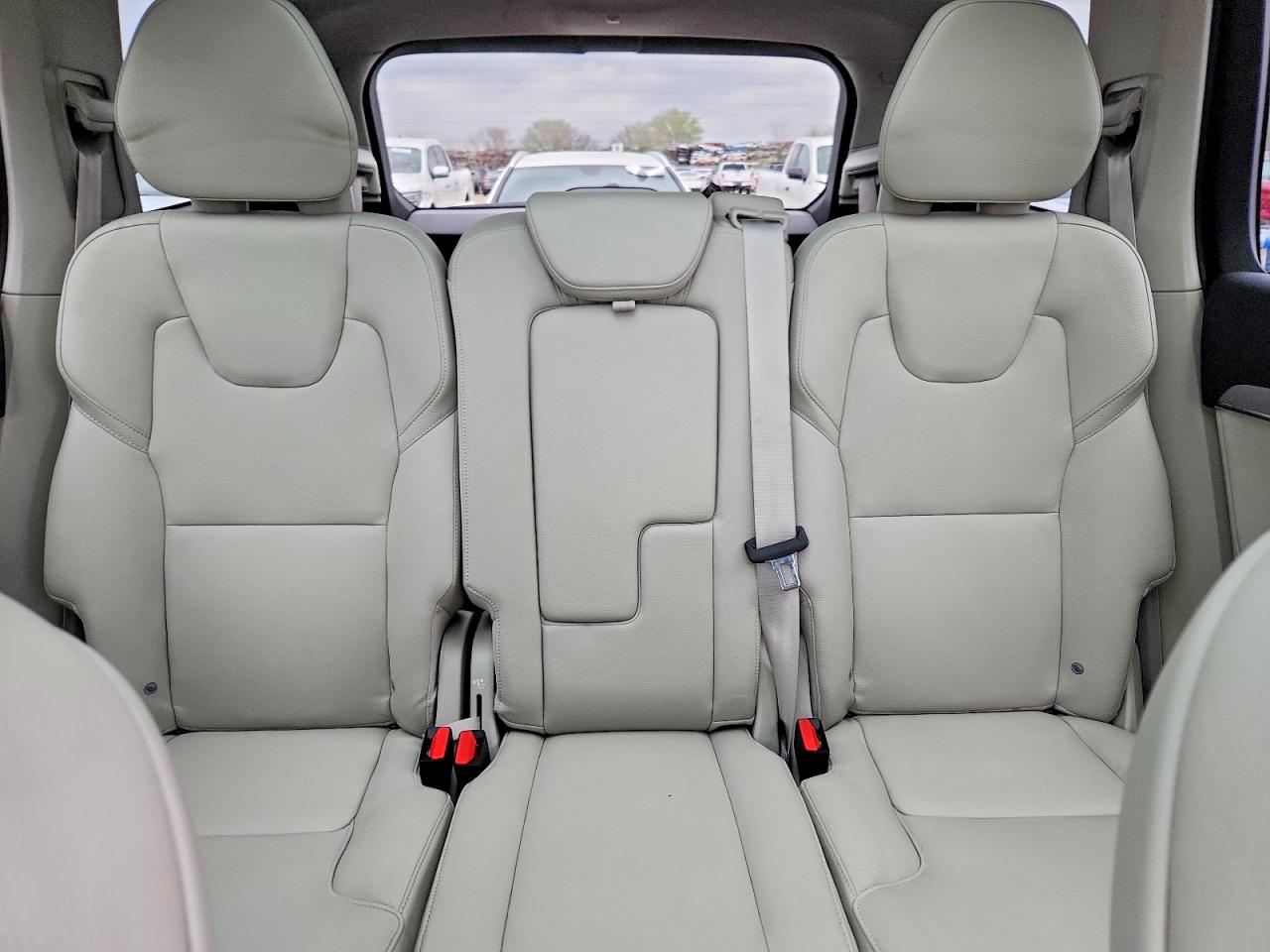2023 VOLVO XC90