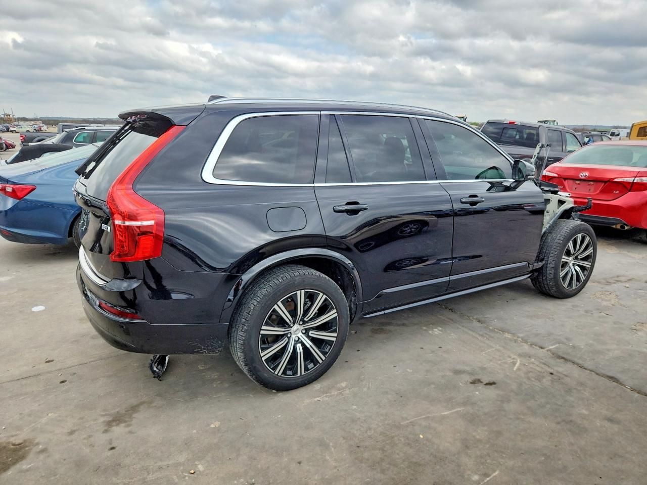 2023 VOLVO XC90