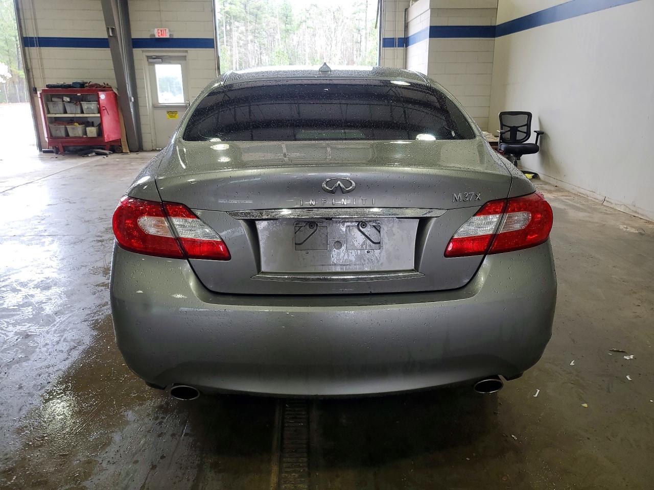 2011 INFINITI M37