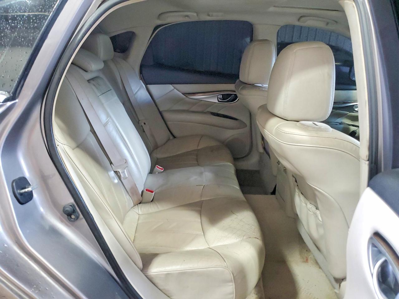 2011 INFINITI M37