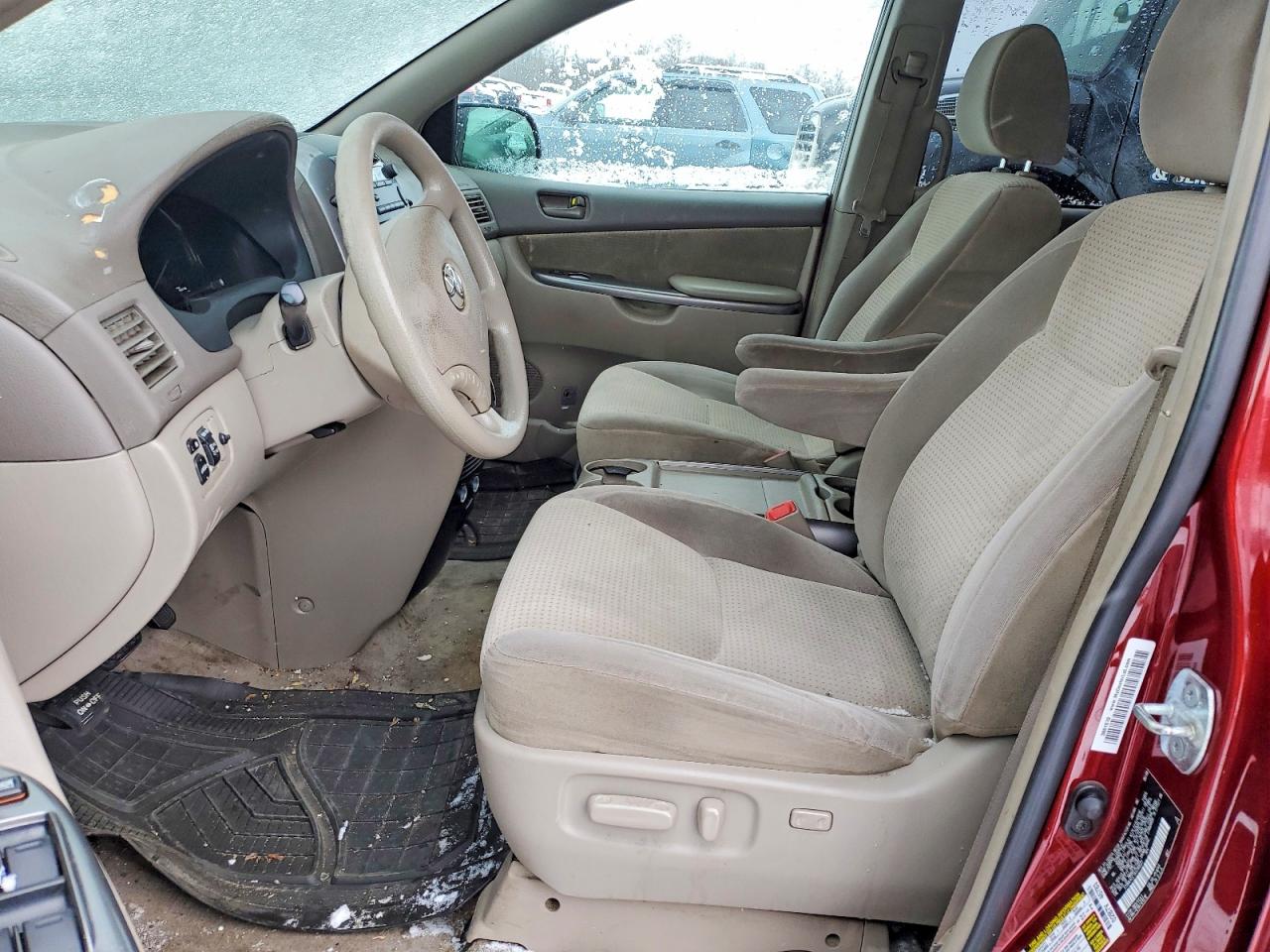 2010 TOYOTA SIENNA