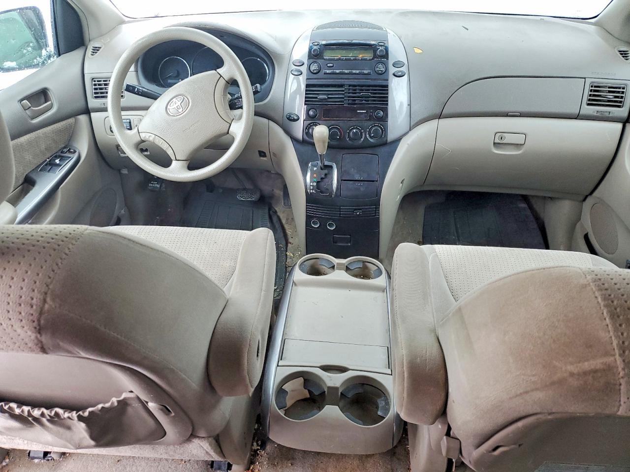 2010 TOYOTA SIENNA
