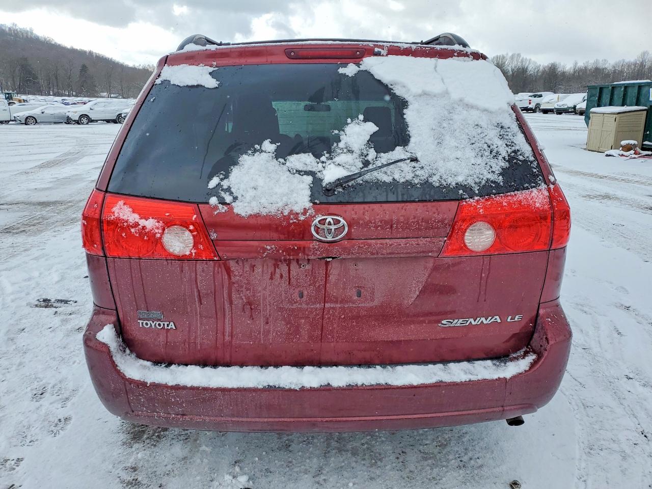 2010 TOYOTA SIENNA
