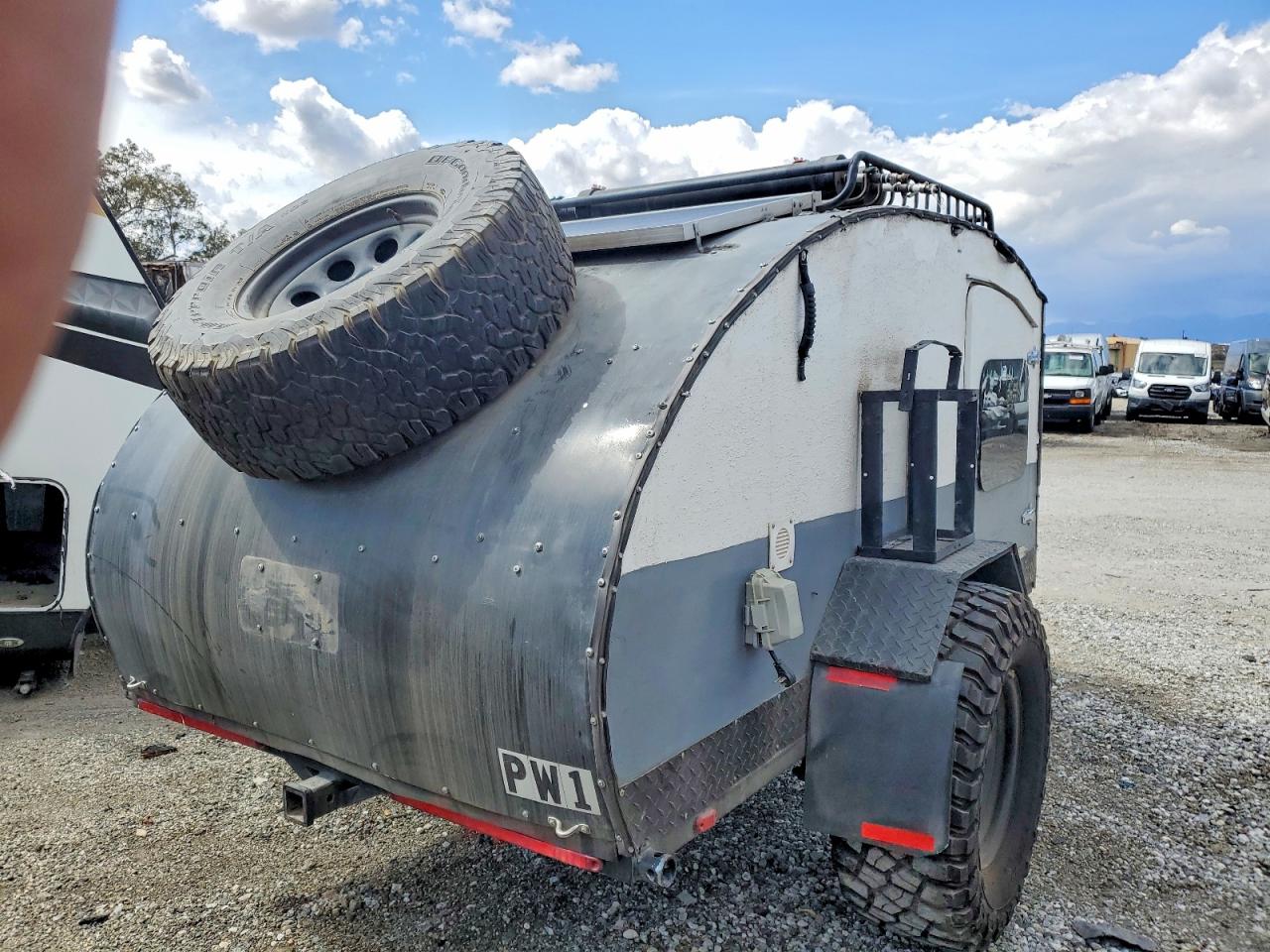 2020 UNKN TRAILR