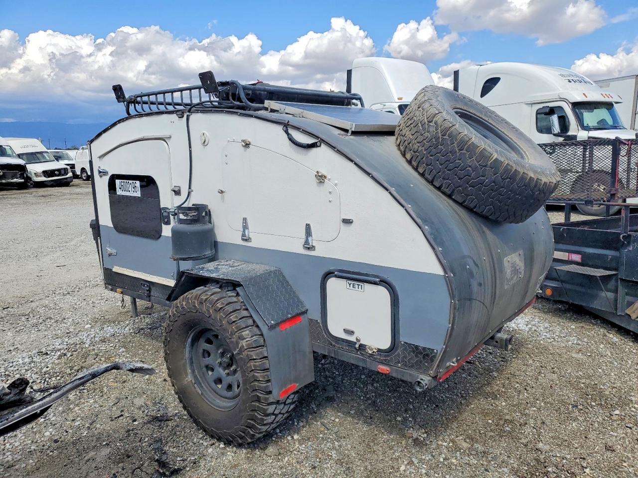 2020 UNKN TRAILR