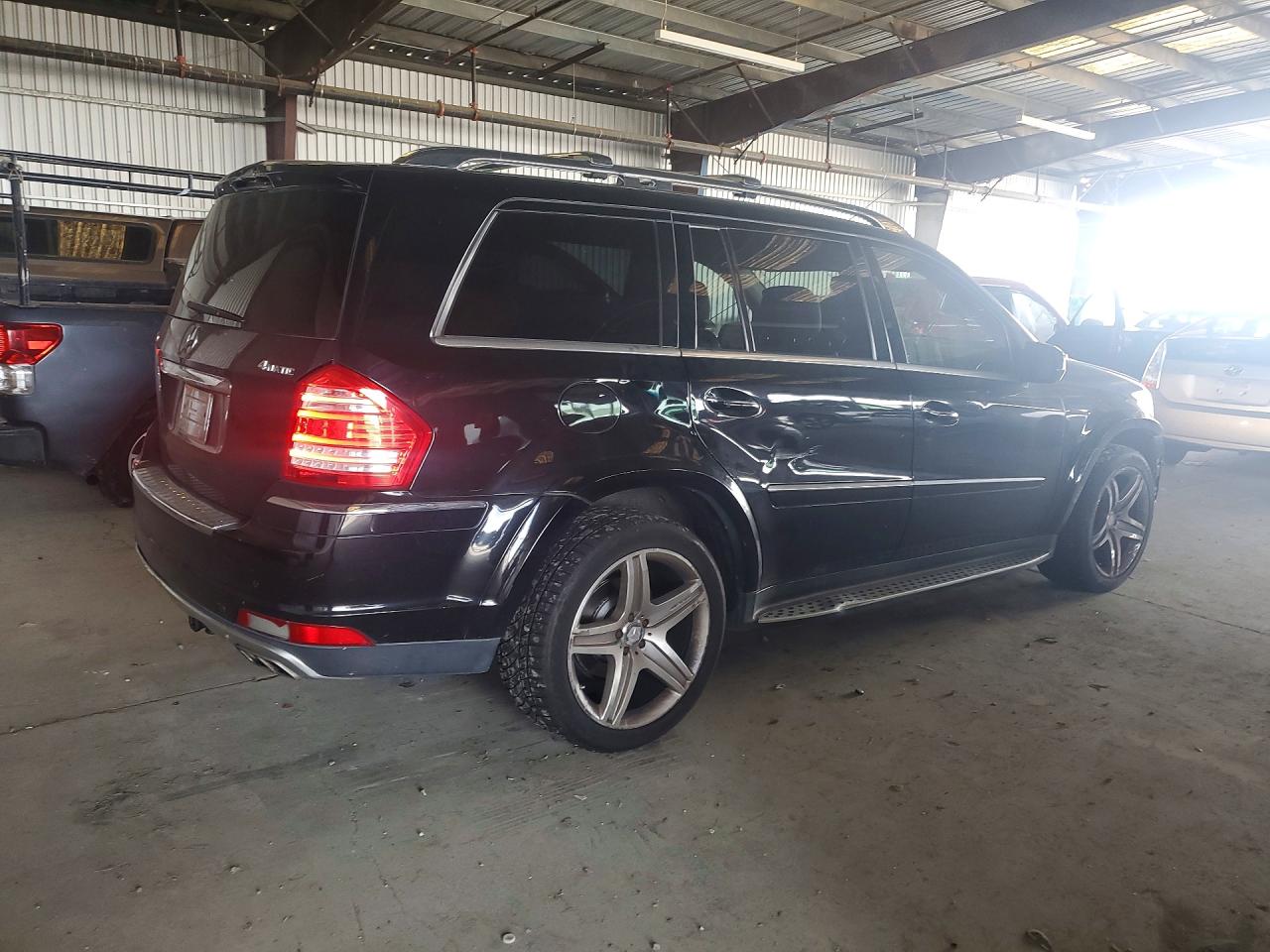 2010 MERCEDES-BENZ GL 550 4MA