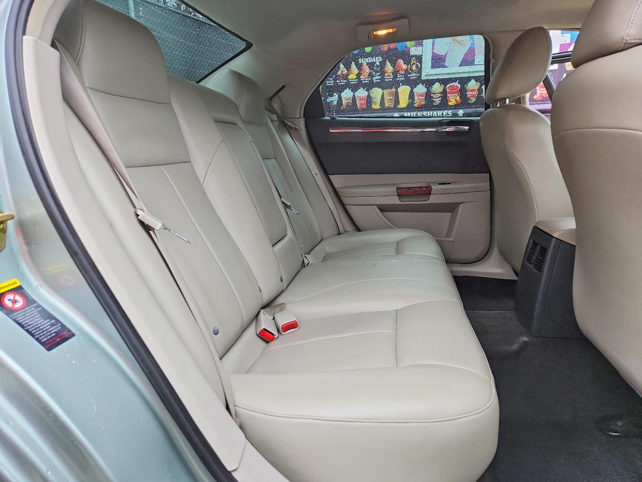 2005 CHRYSLER 300