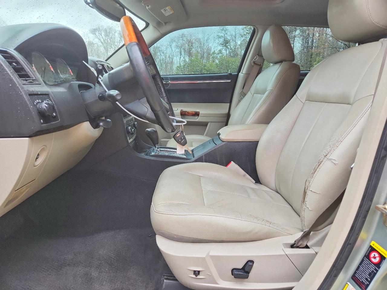 2005 CHRYSLER 300