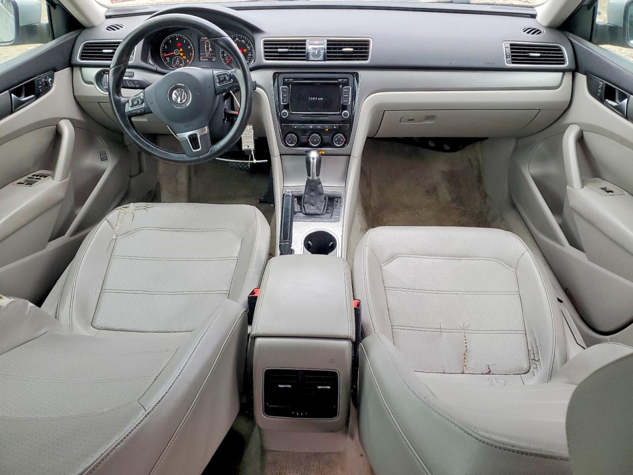 2014 VOLKSWAGEN PASSAT