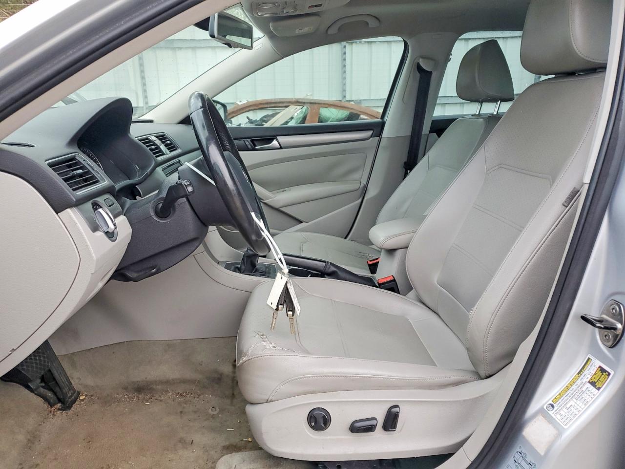 2014 VOLKSWAGEN PASSAT