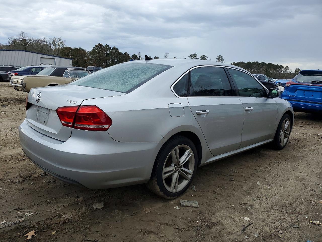 2014 VOLKSWAGEN PASSAT