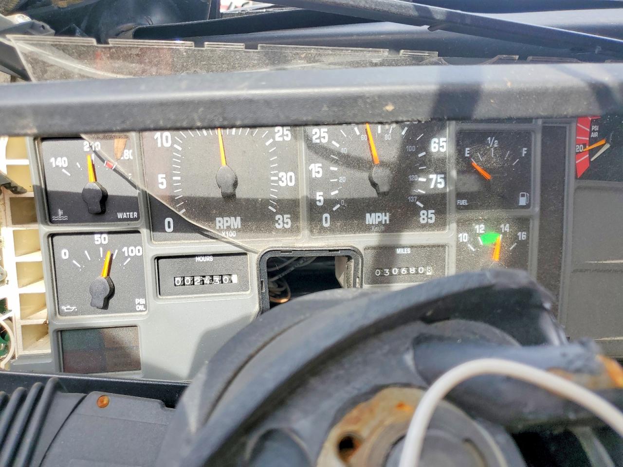 1999 INTERNATIONAL 4000 SERIE