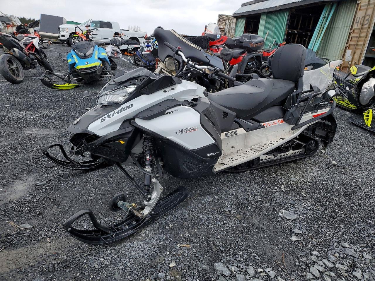 2020 SKIDOO 900 GRAND