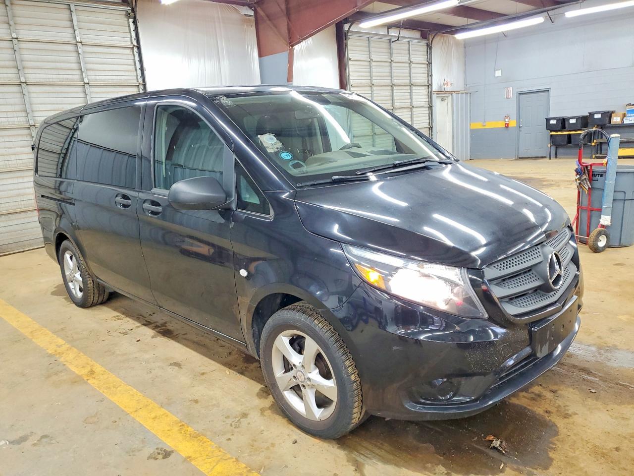 2017 MERCEDES-BENZ METRIS