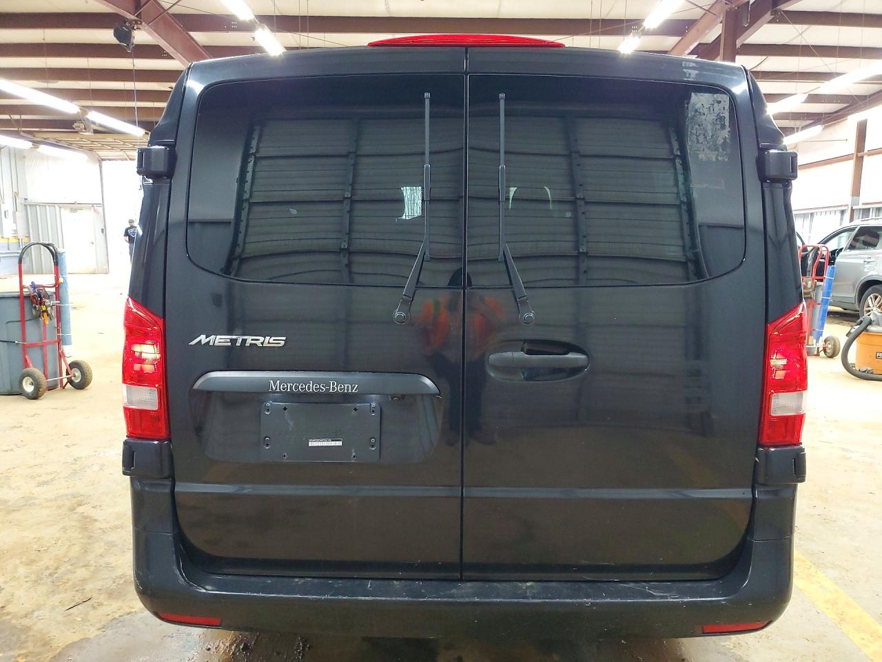 2017 MERCEDES-BENZ METRIS