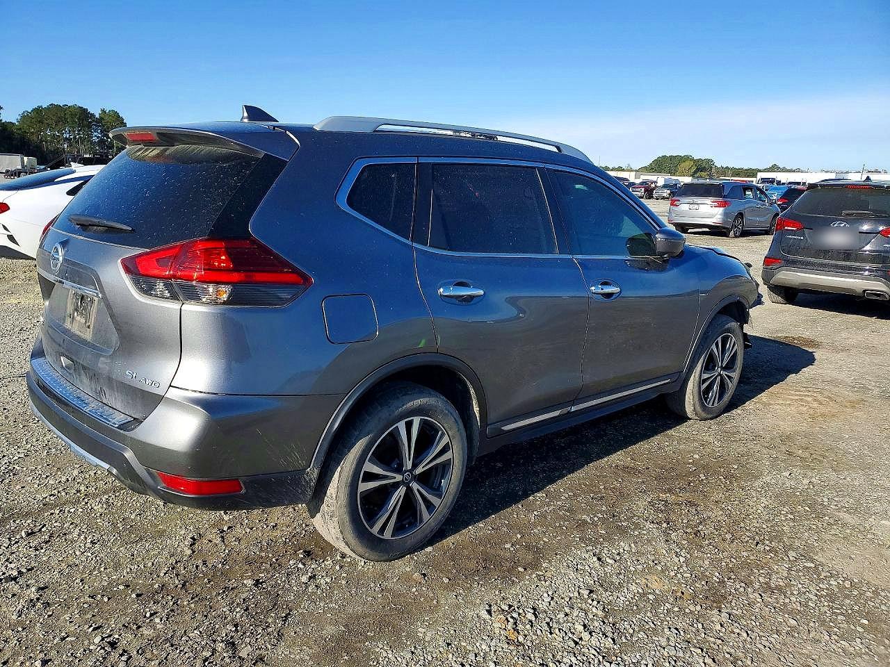 2017 NISSAN ROGUE