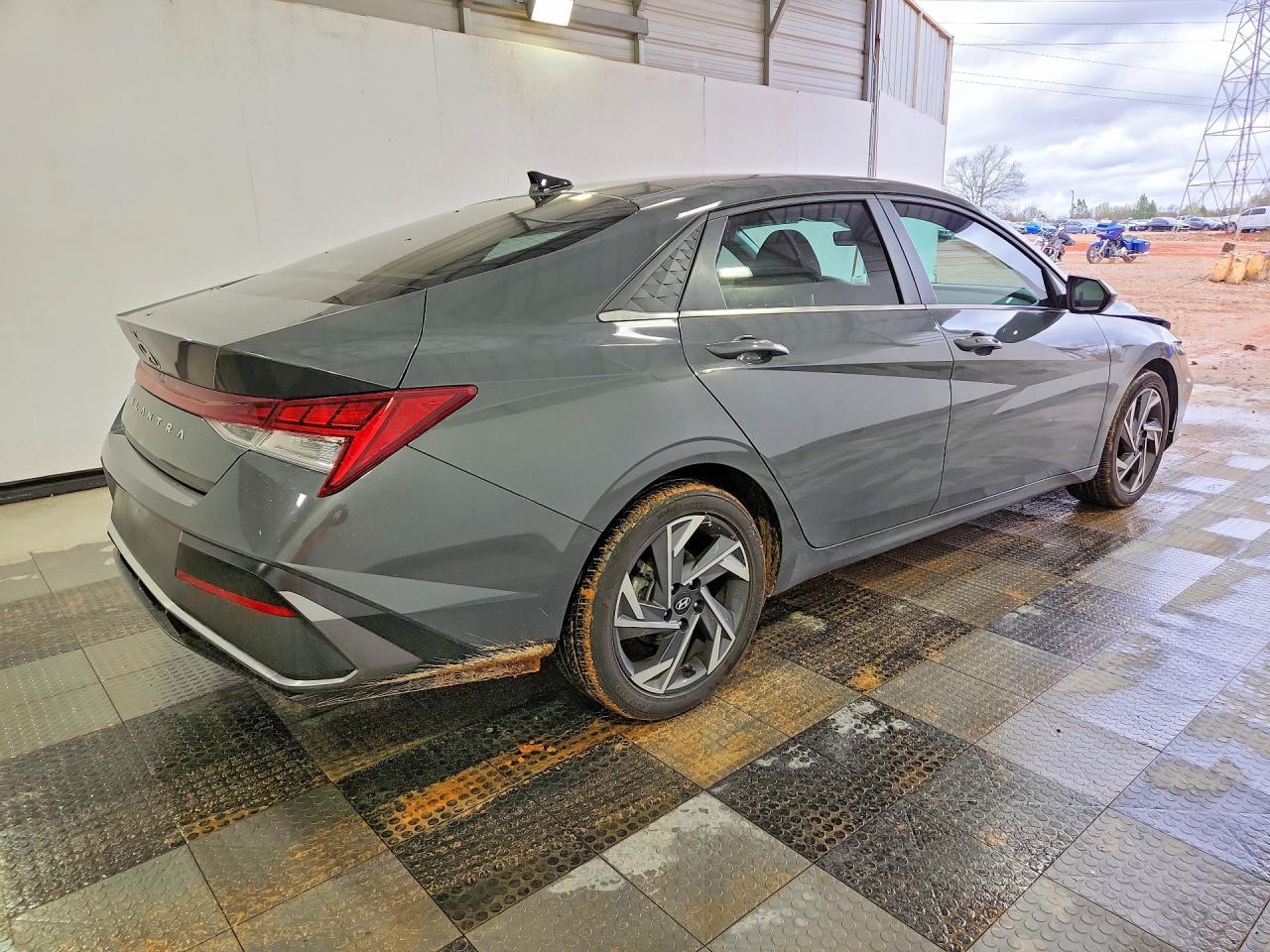 2024 HYUNDAI ELANTRA