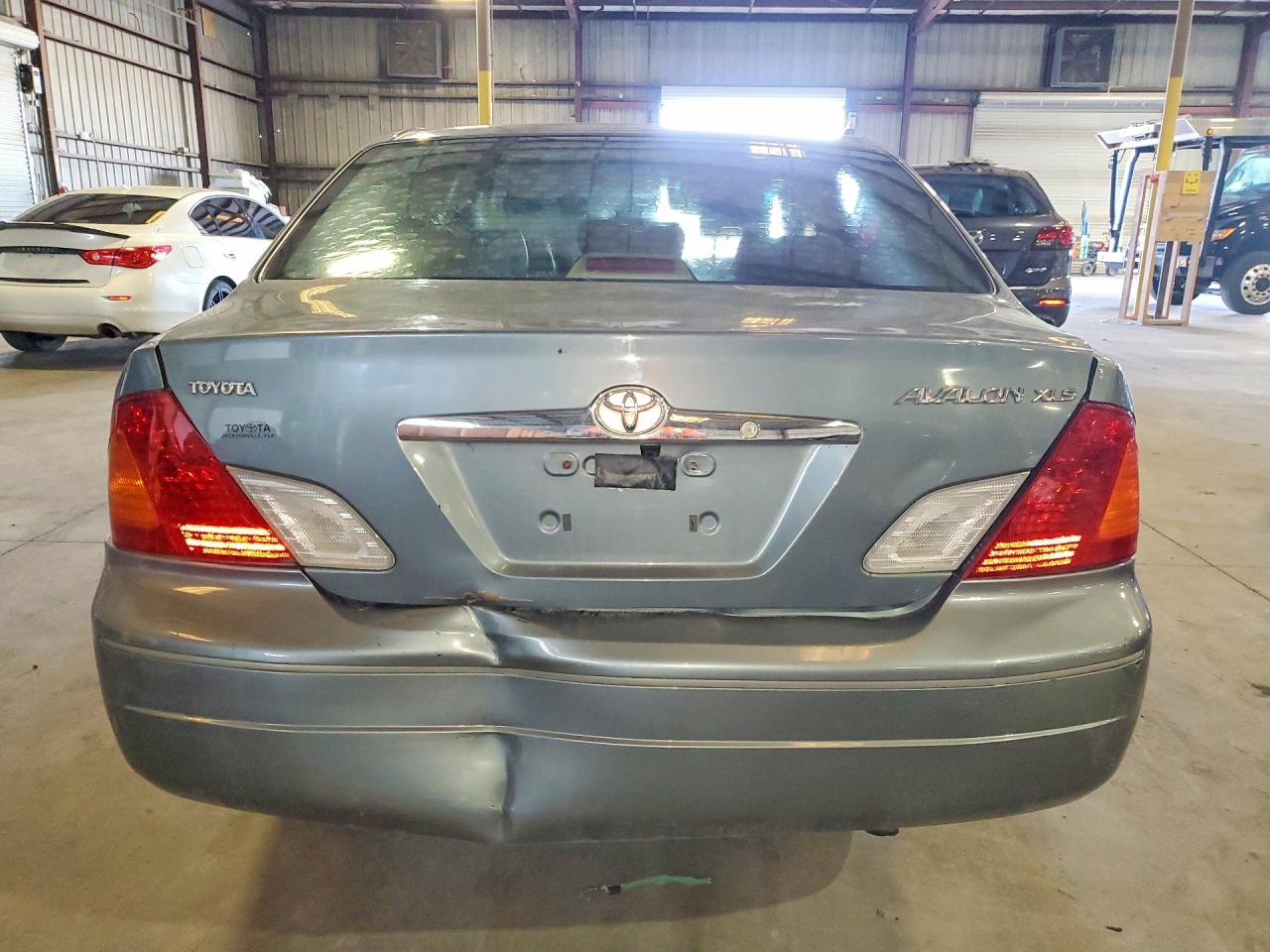 2001 TOYOTA AVALON