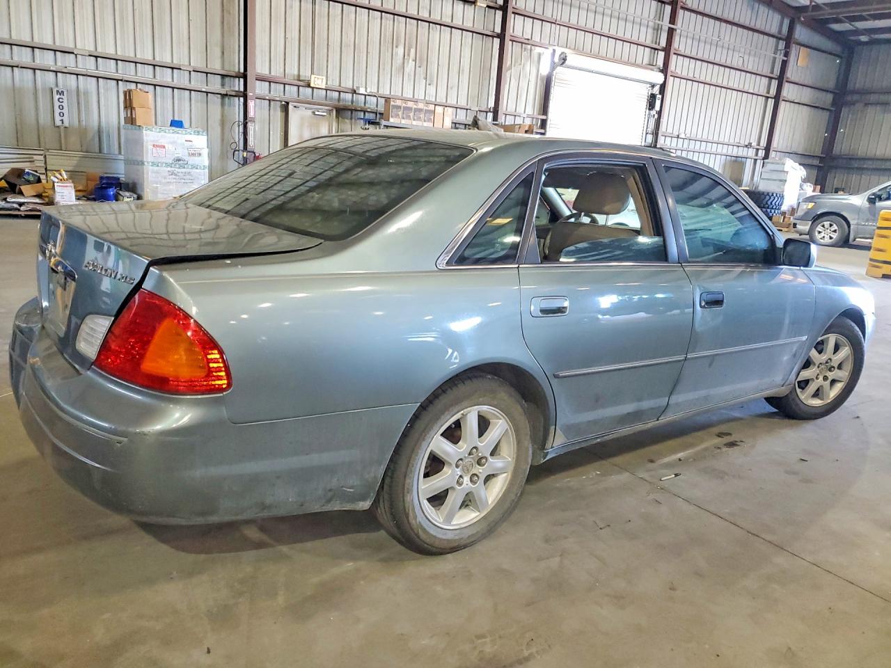 2001 TOYOTA AVALON