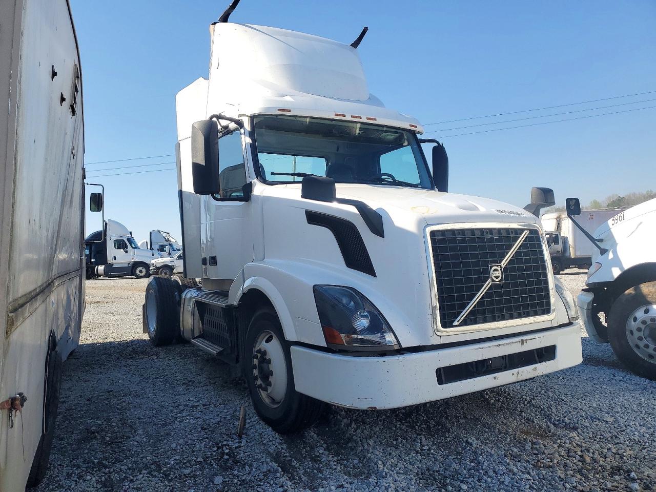 2015 VOLVO VN