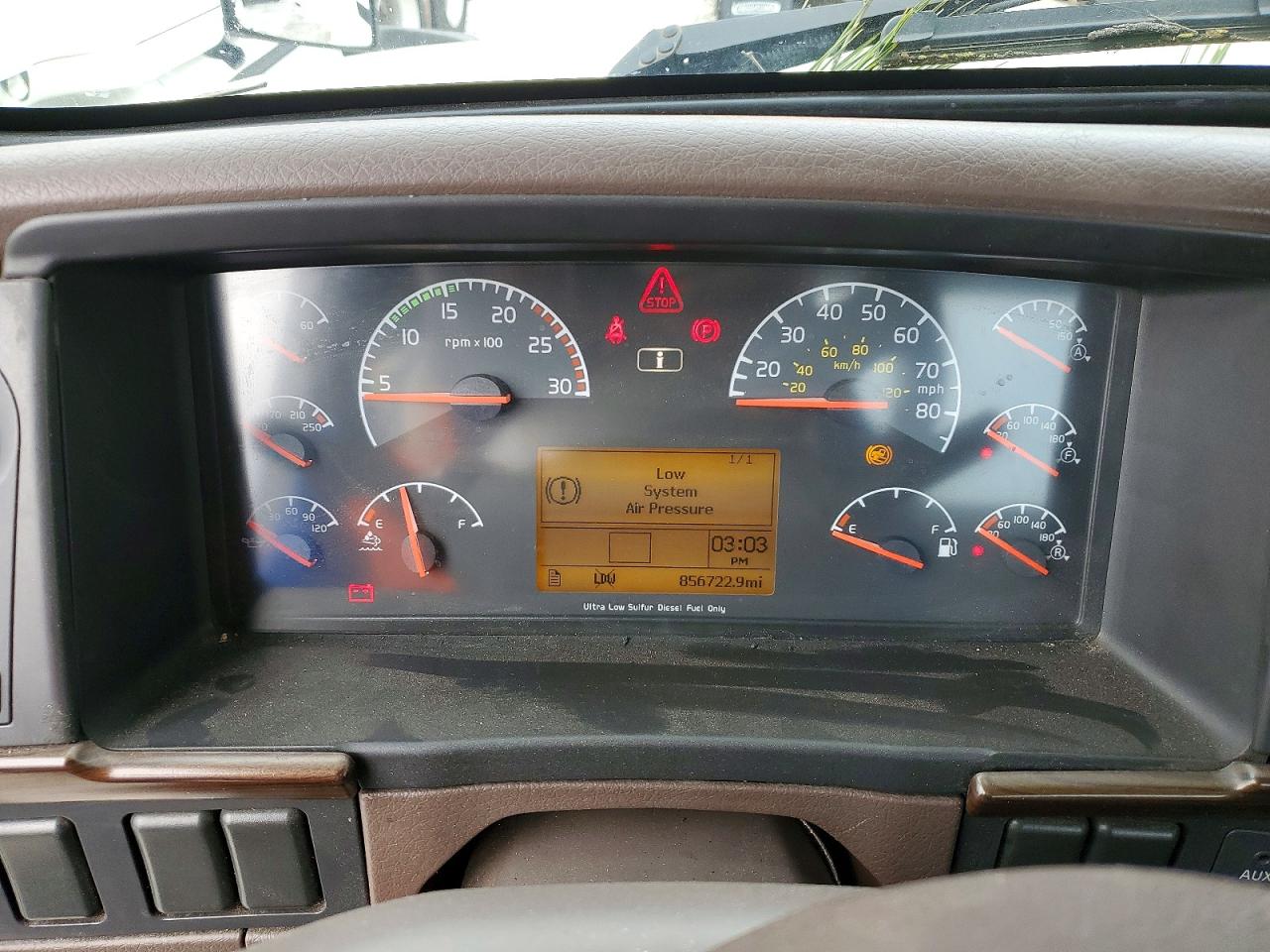 2015 VOLVO VN