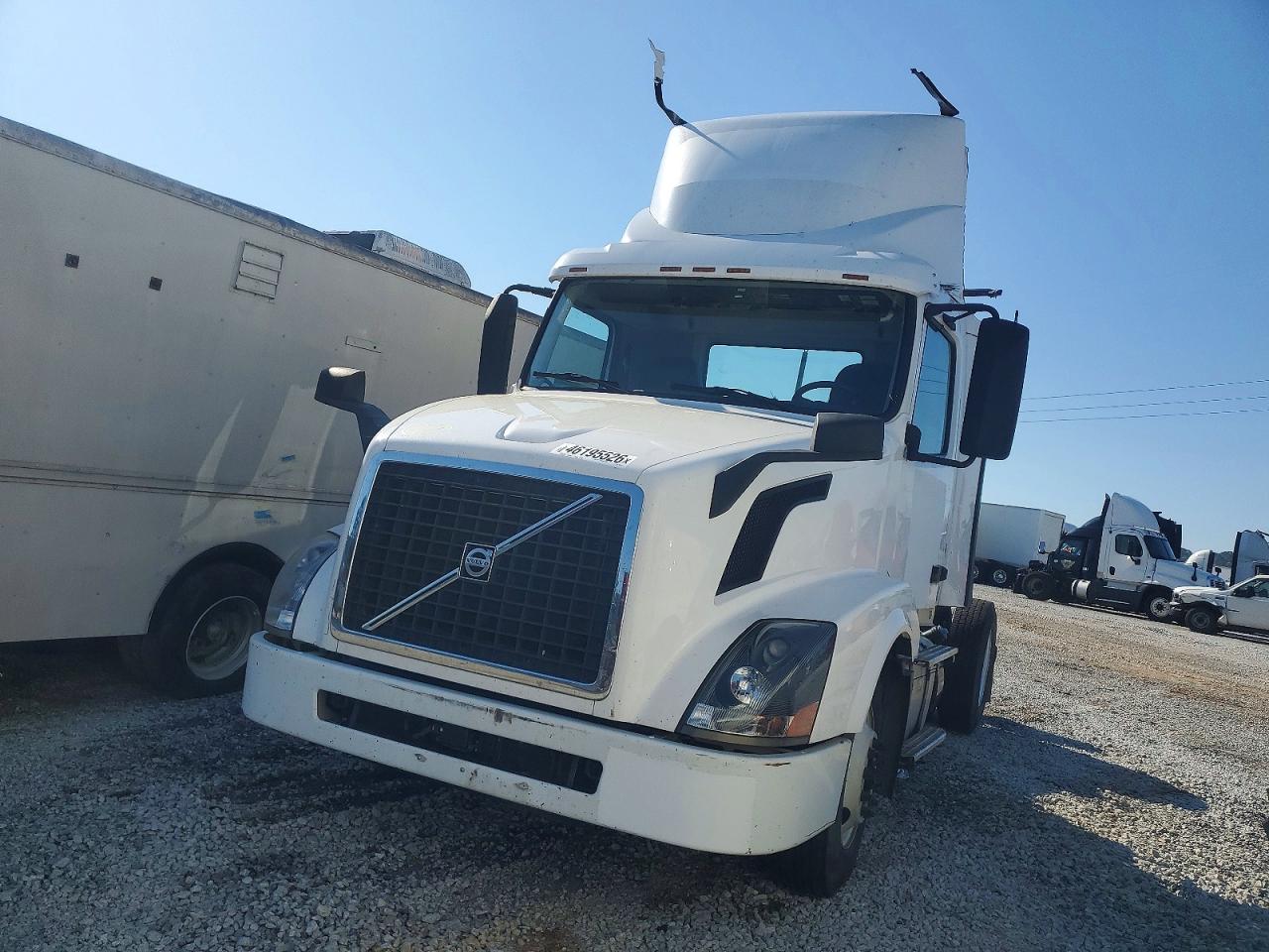 2015 VOLVO VN