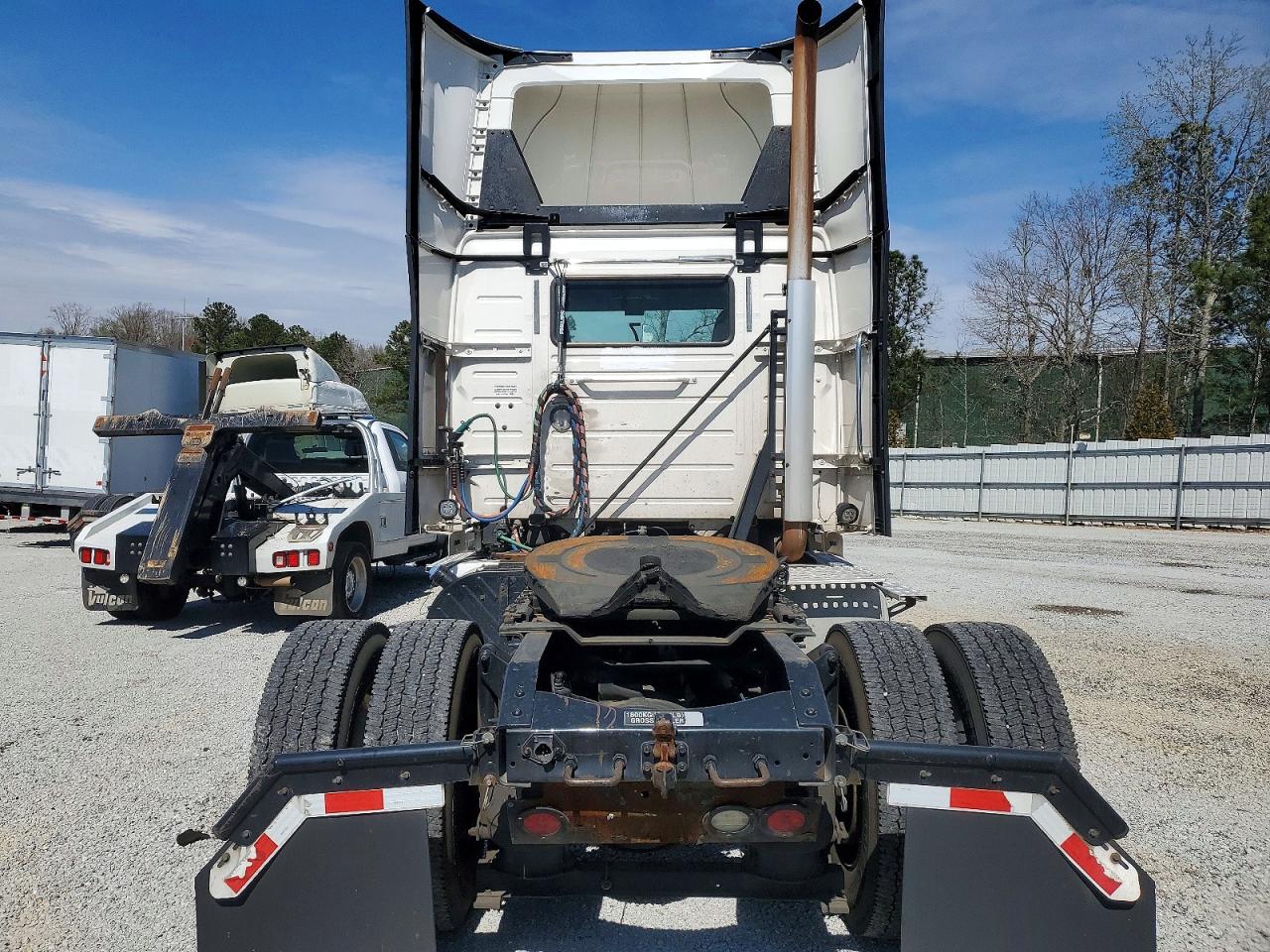 2017 VOLVO VN