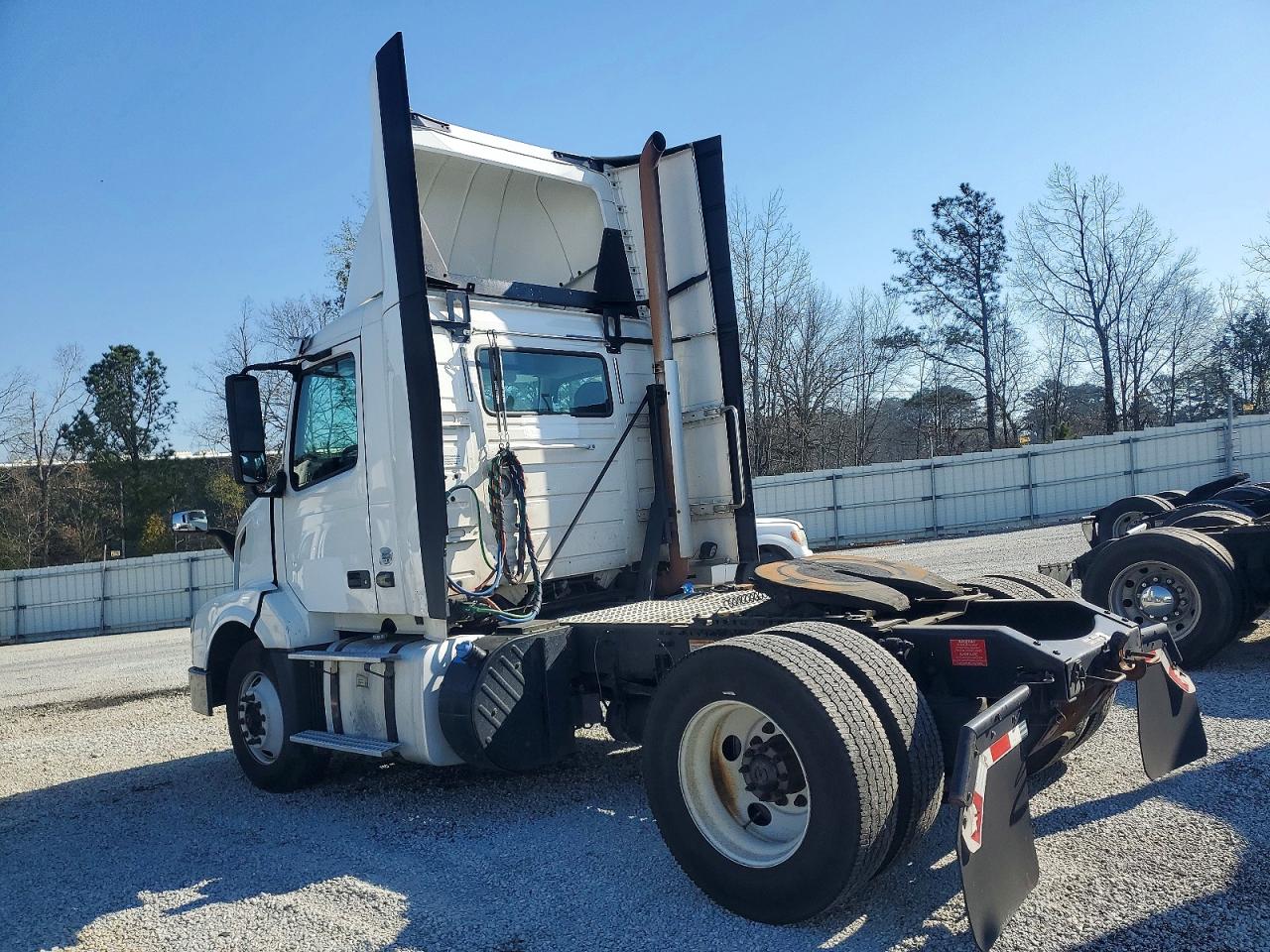 2017 VOLVO VN