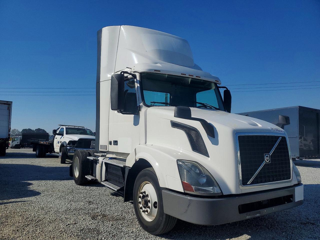 2017 VOLVO VN