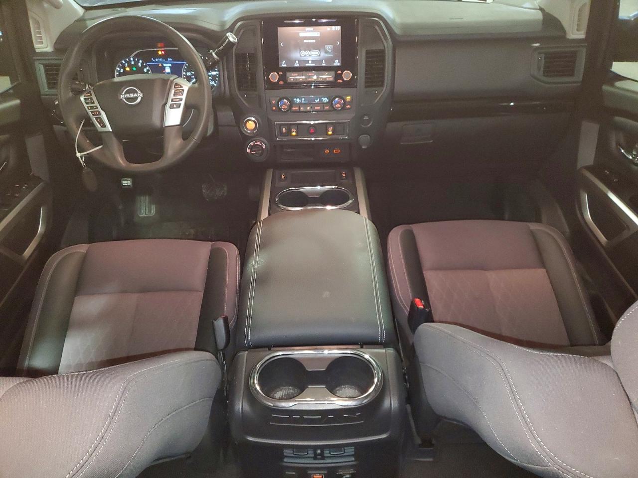 2024 NISSAN TITAN