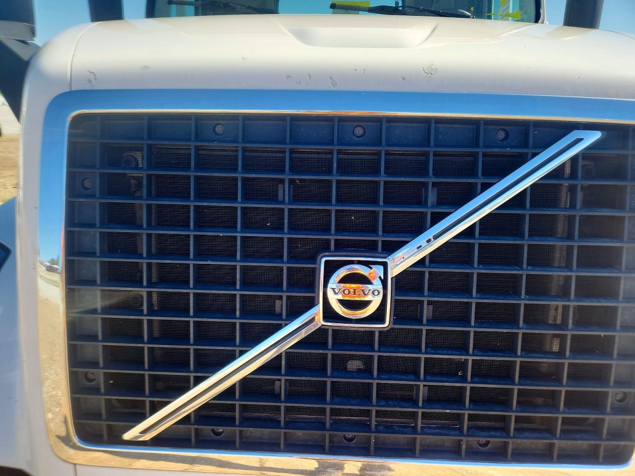 2017 VOLVO VNL (4)